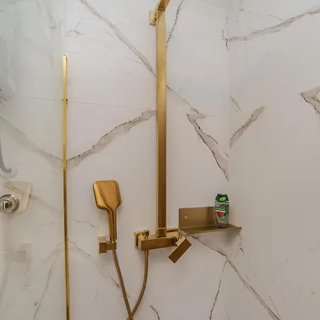 La E Bella זאדאר