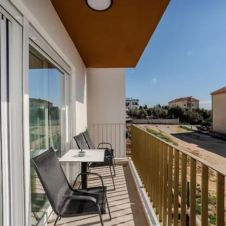 La E Bella * זאדאר