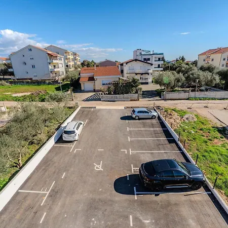 La E Bella זאדאר