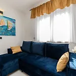 Apartman La E Bella *