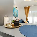 Apartman La E Bella *